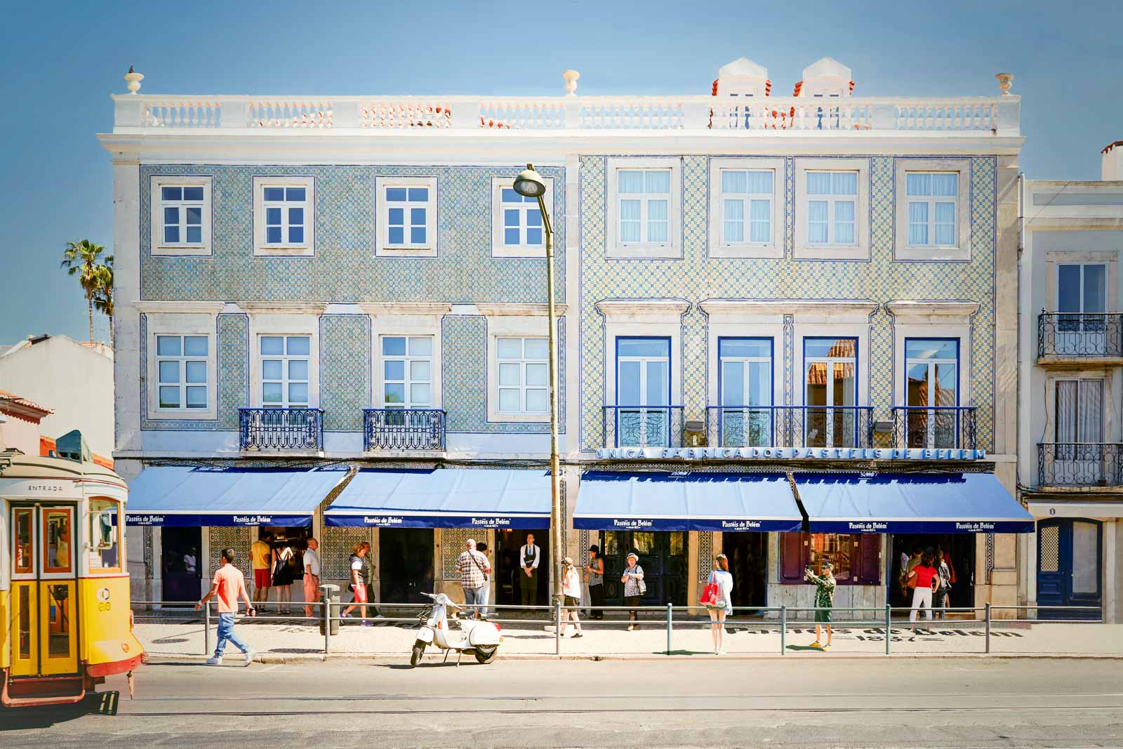 Pasteis Fachada Bakery in Lisbon